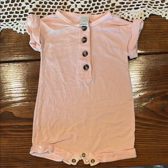 EUC worn once light pink Lou Lou and Company Romper. 3-6 month. - Picture 2 of 3